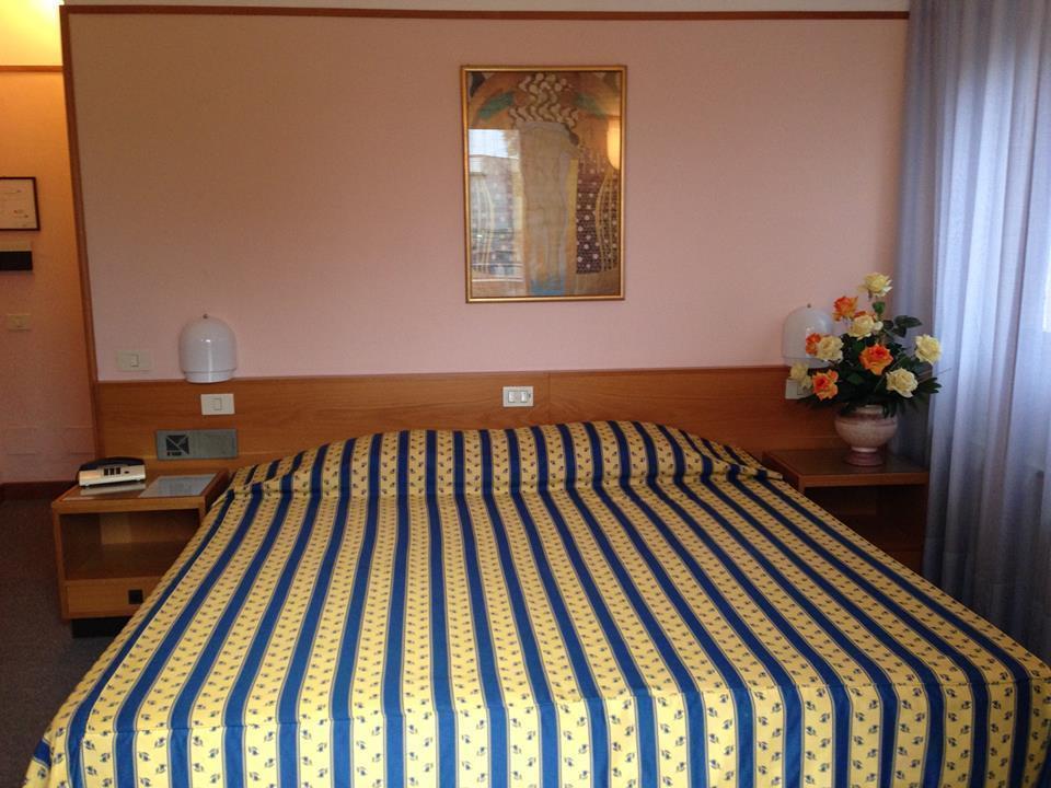 Hotel Villa Reale Argenta Extérieur photo